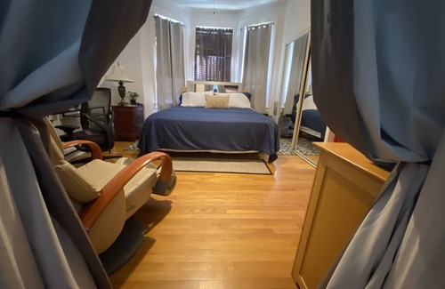 North Bergen Casa | 7 habitaciones privadas con jacuzzi, estacionamiento con asiento para masajes