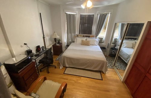 North Bergen Casa | 7 habitaciones privadas con jacuzzi, estacionamiento con asiento para masajes