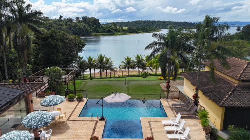 Ibiraci Casa | 7 QUARTOS, sendo 6 SUÍTES, PISCINA AQUECIDA borda infinita na REPRESA de DELFINÓPOLIS