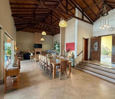 Ibiraci Casa | 7 QUARTOS, sendo 6 SUÍTES, PISCINA AQUECIDA borda infinita na REPRESA de DELFINÓPOLIS