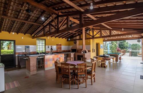 Ibiraci Casa | 7 QUARTOS, sendo 6 SUÍTES, PISCINA AQUECIDA borda infinita na REPRESA de DELFINÓPOLIS