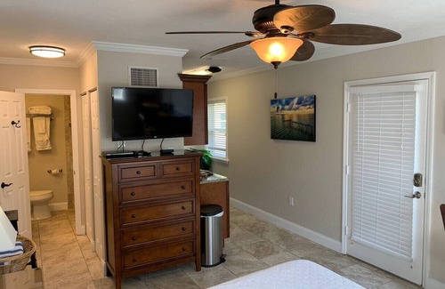 Siesta Key Hotel | #7-TwinPalms-King Studio Suite