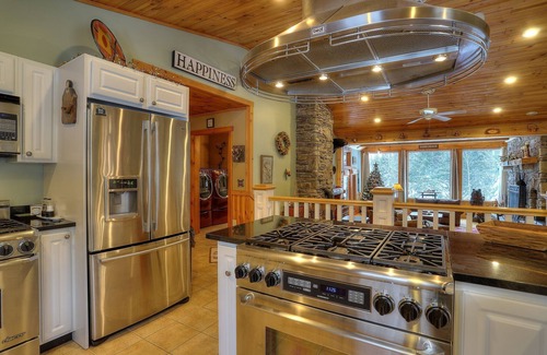 Rangeley Casa | Chalet privado, exquisitamente decorado cerca del centro de Rangeley.
