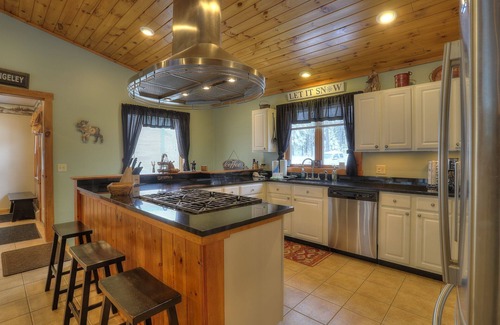 Rangeley Casa | Chalet privado, exquisitamente decorado cerca del centro de Rangeley.