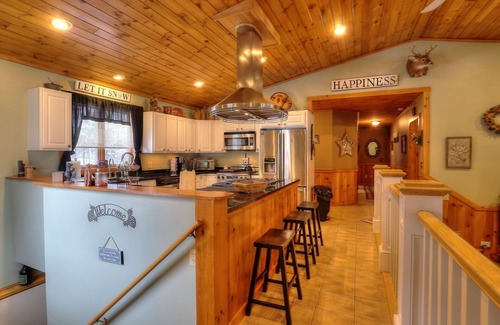 Rangeley Casa | Chalet privado, exquisitamente decorado cerca del centro de Rangeley.