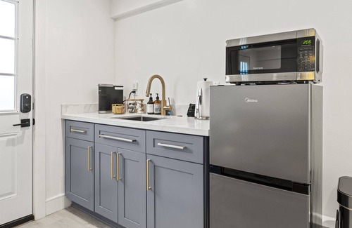 Bayview Casa | 700+Mbps Wifi | Downstairs Space | Backyard BBQ