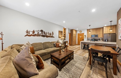 Olympic Valley Condominio | 700 | Premium 2BD - King, Doubles, A/C + Pool