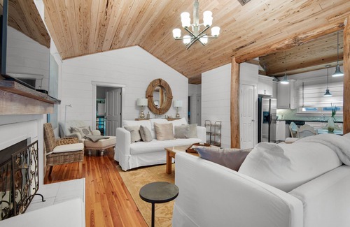 Hammocks of Seagrove Casa | 700yds 2 Beach~4 Bikes Included~Optl Golf Cart~Pool~Porch~Bramble Cottage