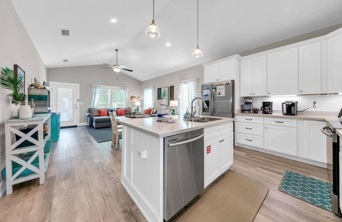 El Centro Beach Casa | 🏖️700yds to Beach-Pool-Grill-Gas Firepit-Beach Life🏖️