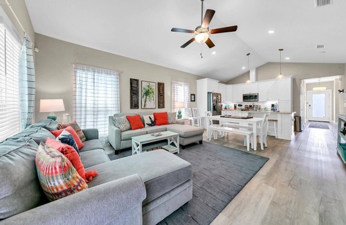 El Centro Beach Casa | 🏖️700yds to Beach-Pool-Grill-Gas Firepit-Beach Life🏖️