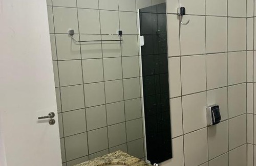 Bigorrilho Apartamento | 707- Apartamento Encantador, amplo e decorado, quarto, sala, cozinha, mobiliario moderno, cozinha completa com utensílios , Excelente vista da cidade e localização privelegiada no bairro Bigorrilho