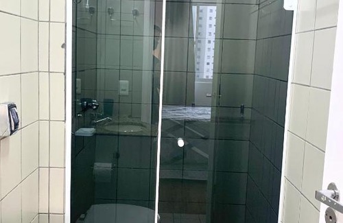 Bigorrilho Apartamento | 707- Apartamento Encantador, amplo e decorado, quarto, sala, cozinha, mobiliario moderno, cozinha completa com utensílios , Excelente vista da cidade e localização privelegiada no bairro Bigorrilho