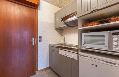 Meribel-Mottaret Apartamento | Centro estación, 3.o piso, vista montaña, balcón, tv, local para esquís, 30m², Méribel-Mottaret