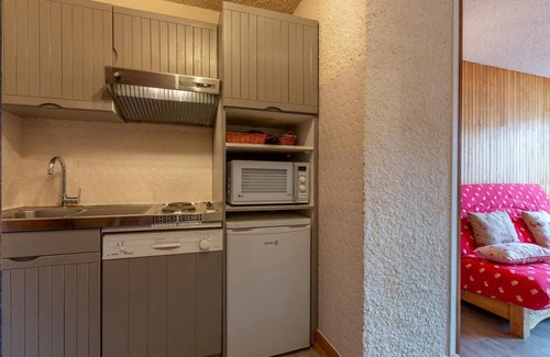 Meribel-Mottaret Apartamento | Centro estación, 3.o piso, vista montaña, balcón, tv, local para esquís, 30m², Méribel-Mottaret