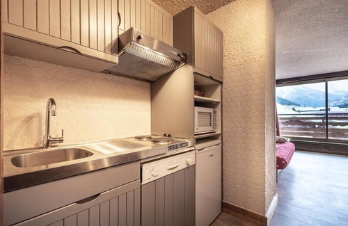 Meribel-Mottaret Apartamento | Centro estación, 3.o piso, vista montaña, balcón, tv, local para esquís, 30m², Méribel-Mottaret