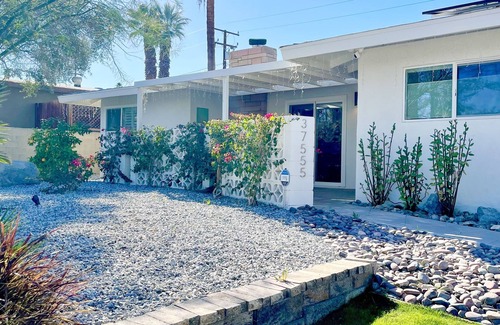 Cathedral City Cove Casa | 70’s Style, Private Pool and Yard, Dogs Ok! Close to restaurants and shopping!