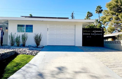 Cathedral City Cove Casa | 70’s Style, Private Pool and Yard, Dogs Ok! Close to restaurants and shopping!