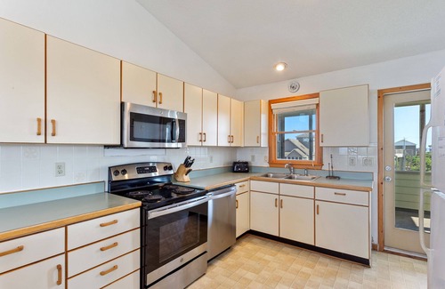 South Nags Head Casa | 7120 Twelfth of Never * 4 Min Walk to the Beach