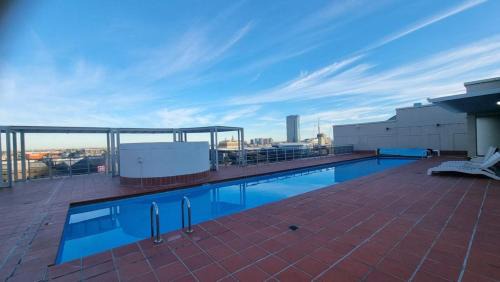 Darling Harbour Casa | 72CHS Abnb-Style Garden view, 2Parking, Pool, 3mins to Darling Harbour