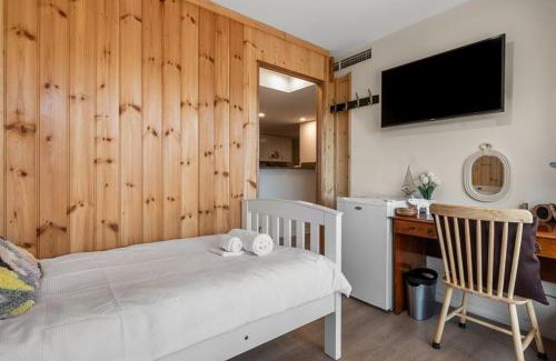 Darling Harbour Casa | 72CHS Abnb-Style Garden view, 2Parking, Pool, 3mins to Darling Harbour