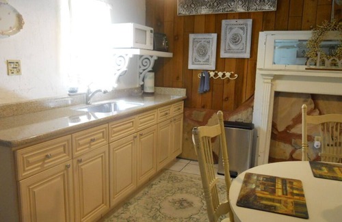 Ludlam Casa | Casa de huéspedes de 750 pies cuadrados ubicada en Cutler Bay. 1 dormitorio / 1 baño