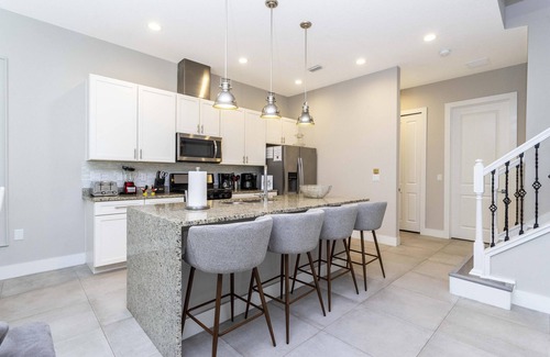 West Kissimmee Casa | Resort con piscina climatizada (admite mascotas) 5 habitaciones, todas las suite