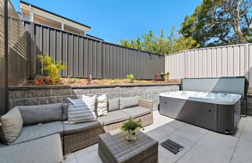 Corlette Casa | 75A Sandy Point Road