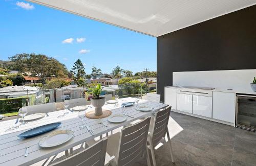Corlette Casa | 75A Sandy Point Road