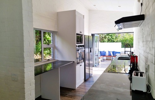 Mountainside Casa | 4 Bedroom Vacation home with sweeping views
