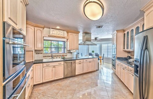 Las Vegas Casa | 777Rentals - 8BR/6BA - Southwest Castle
