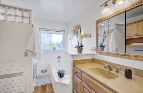 Santa Rosa Casa | 7BD/4.5BA Santa Rosa Estate w/ HotTub, Games, BBQ!