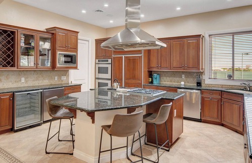 Spring Valley Villa | 7BD/5BA VILLA & Casita - Tennis Court + Strip Views + 7min to Strip! ⭐️⭐️⭐️⭐️⭐️