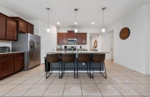 Loughman Casa | 7BD Amazing Home Game Room Pool and Spa near Disney