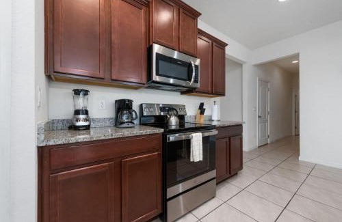 Loughman Casa | 7BD Amazing Home Game Room Pool and Spa near Disney