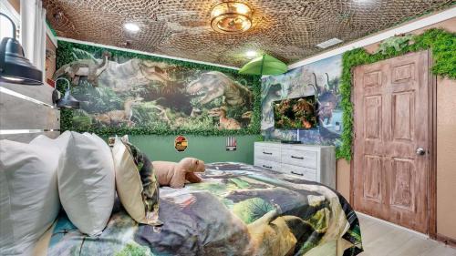 Four Corners Casa | 7BD No Carpet Home with Pool Spa BBQ and Game Room