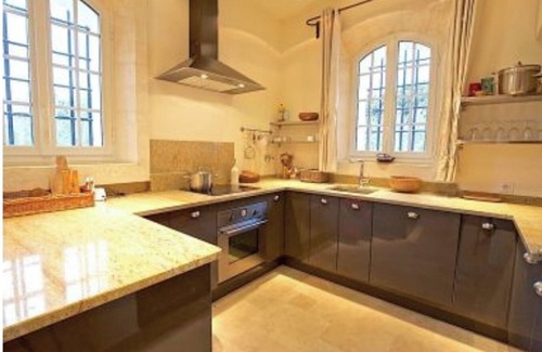 Mouries Villa | 7bedroom villa in Mouries France