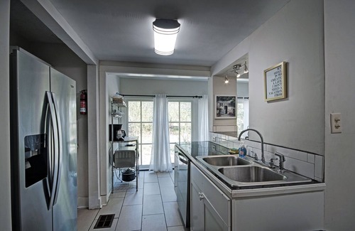 Jackson Casa | 7BR City Retreat Smart TVs, BBQ & Near Belhaven
