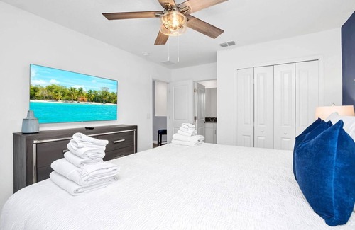 Kissimmee Complejo | 7BR Storey Lake Villa w/Pool – Near Disney