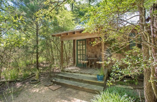 Wellborn Cabina | 7F Lodge - France Chateau w/Jacuzzi Tub and Breakfast