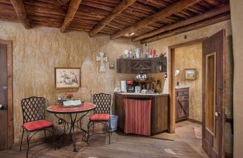 Wellborn Cabina | 7F Lodge - Mexico - Fiesta or Siesta w/Jacuzzi Tub and Breakfast