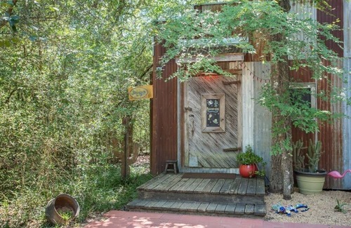 Wellborn Cabina | 7F Lodge - Mexico - Fiesta or Siesta w/Jacuzzi Tub and Breakfast