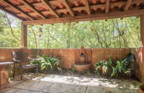 Wellborn Cabina | 7F Lodge - Spain Spanish Hacienda Splendor w/Jacuzzi Tub and Breakfast