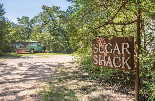 Wellborn Cabina | 7F Lodge - Sugar Shack It's a Juke Joint, Baby w/Jacuzzi Tub and Breakfast