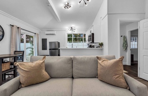 River District Cabaña | 7mi to Anna Maria Newly Renovated Private Cottage