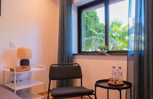 Santo Antonio dos Olivais Casa | 7Min to Uni Sé-Velha - AC - Work Desk - 300MBs WiFi - Suite 3