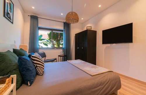 Santo Antonio dos Olivais Casa | 7Min to Uni Sé-Velha - AC - Work Desk - 300MBs WiFi - Suite 3