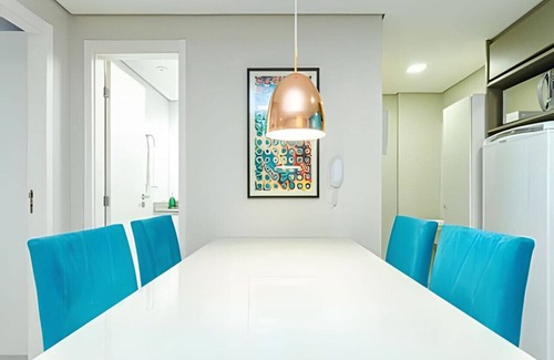 Reboucas Apartamento | 7Th Avenue, 1-bedroom luxury apartment with air conditioning and garage.