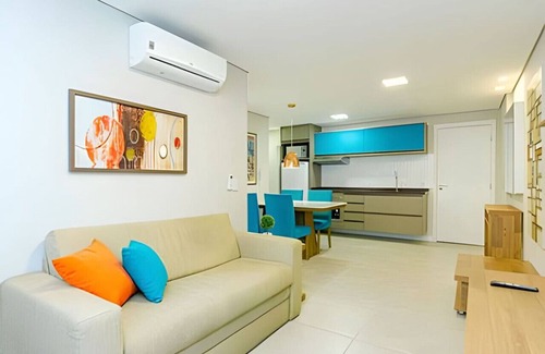 Reboucas Apartamento | 7Th Avenue, 1-bedroom luxury apartment with air conditioning and garage.