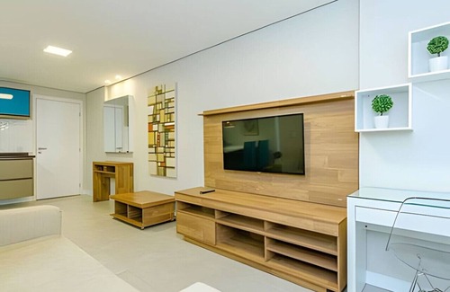 Reboucas Apartamento | 7Th Avenue, 1-bedroom luxury apartment with air conditioning and garage.