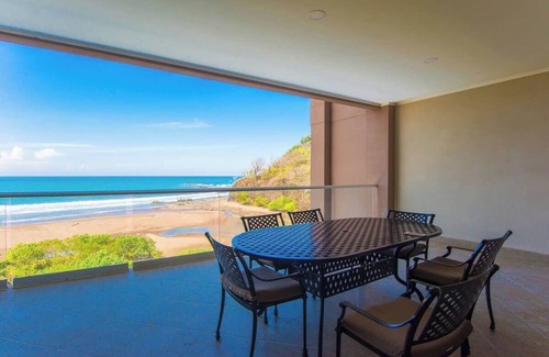 Barrio Los Faroles Condominio | Directly on Beach, 7th Floor, Room for many Friends.
